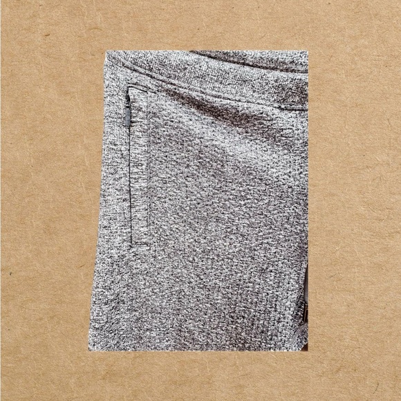 Lululemon Women’s jogger, size 6, great condition, no tear, rips, stains. - Picture 4 of 5